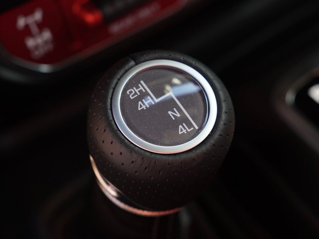 New 2026 Anvil Clear-Coat Exterior Paint Jeep Mojave image 15