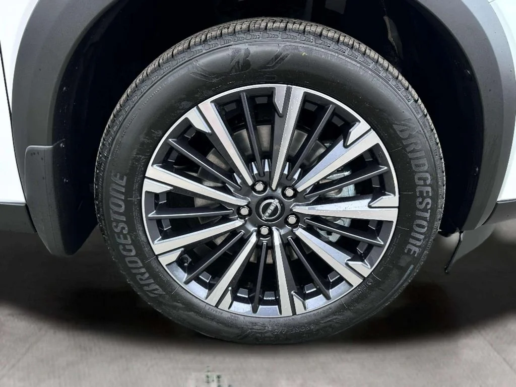 New 2026 Everest White Pearl/Black Nissan Platinum image 11