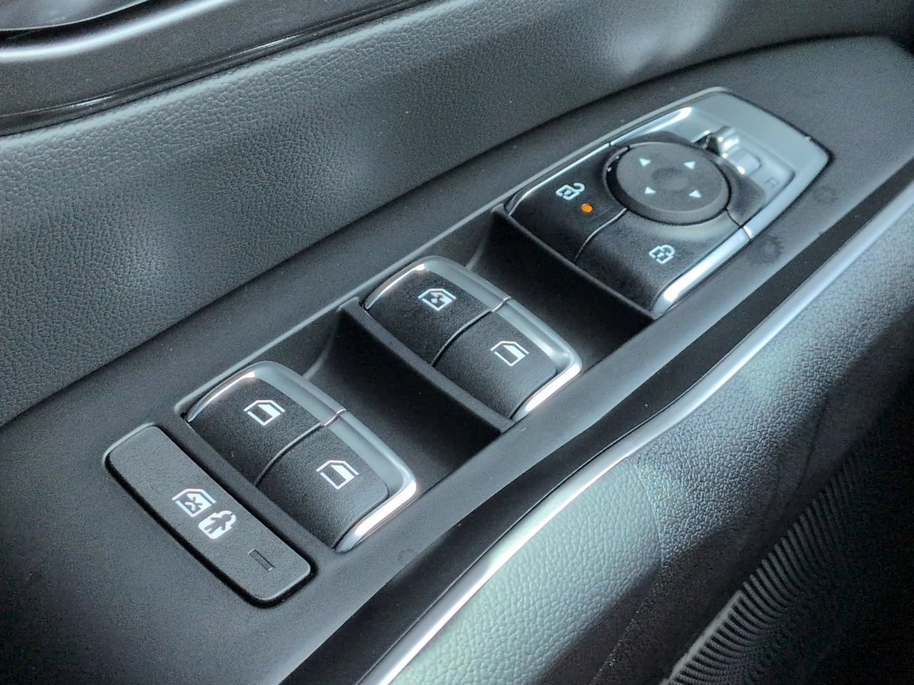 New 2026 Glacial White Pearl Kia EX image 29