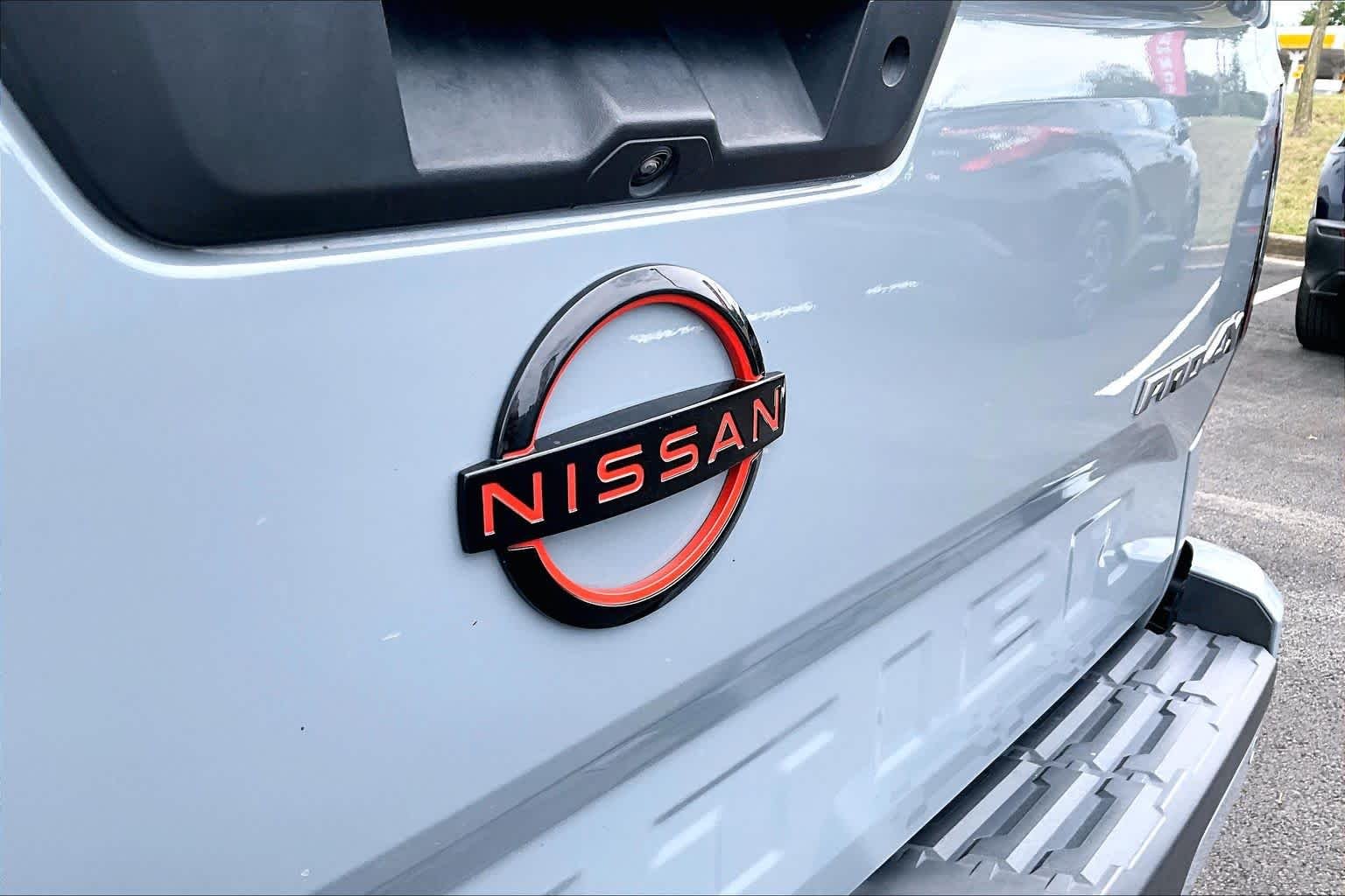 Used 2022 Boulder Grey Pearl Nissan PRO-4X image 31