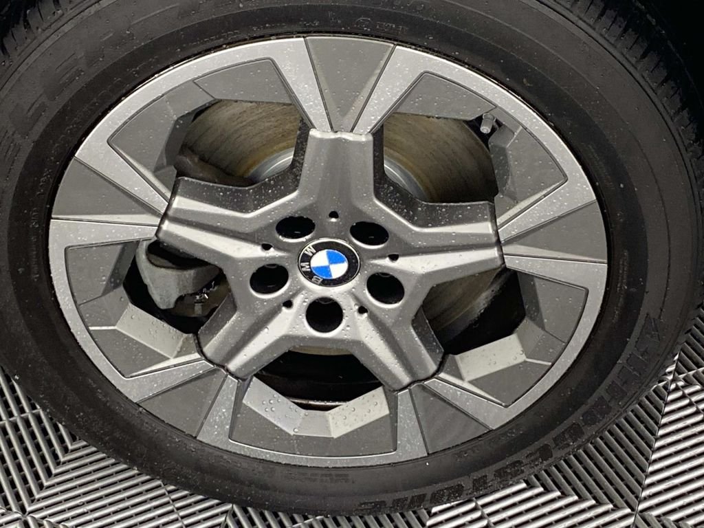 Used 2023 White BMW xDrive28i image 28