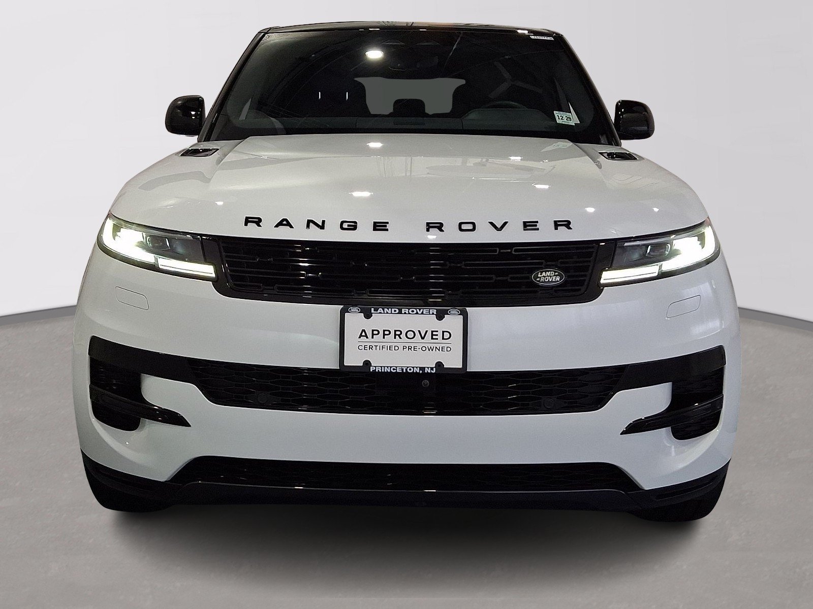 Certified Used 2025 Fuji White Land Rover  image 4