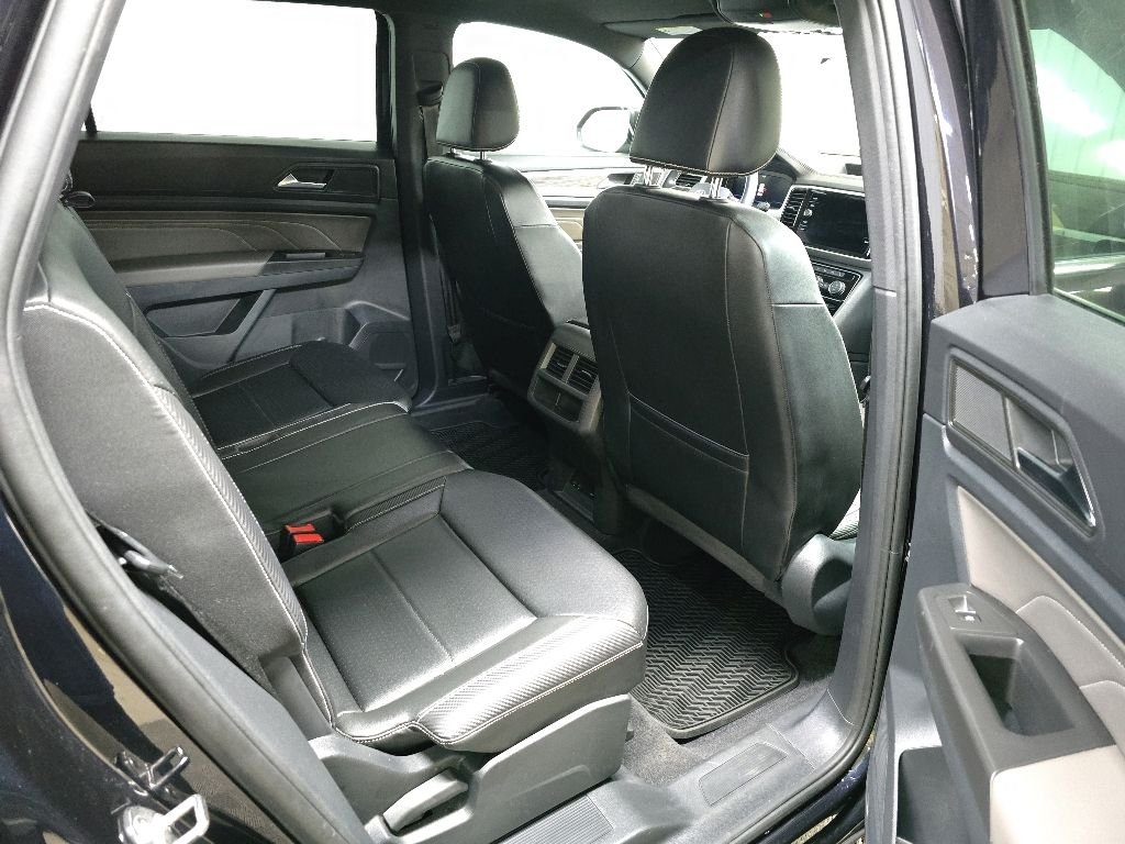 Used 2022 Deep Black Volkswagen 3.6L V6 SE w/Technology image 17