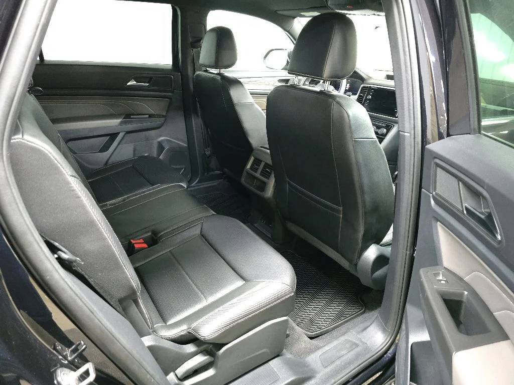 Used 2022 Black Volkswagen 3.6L V6 SE w/Technology image 17