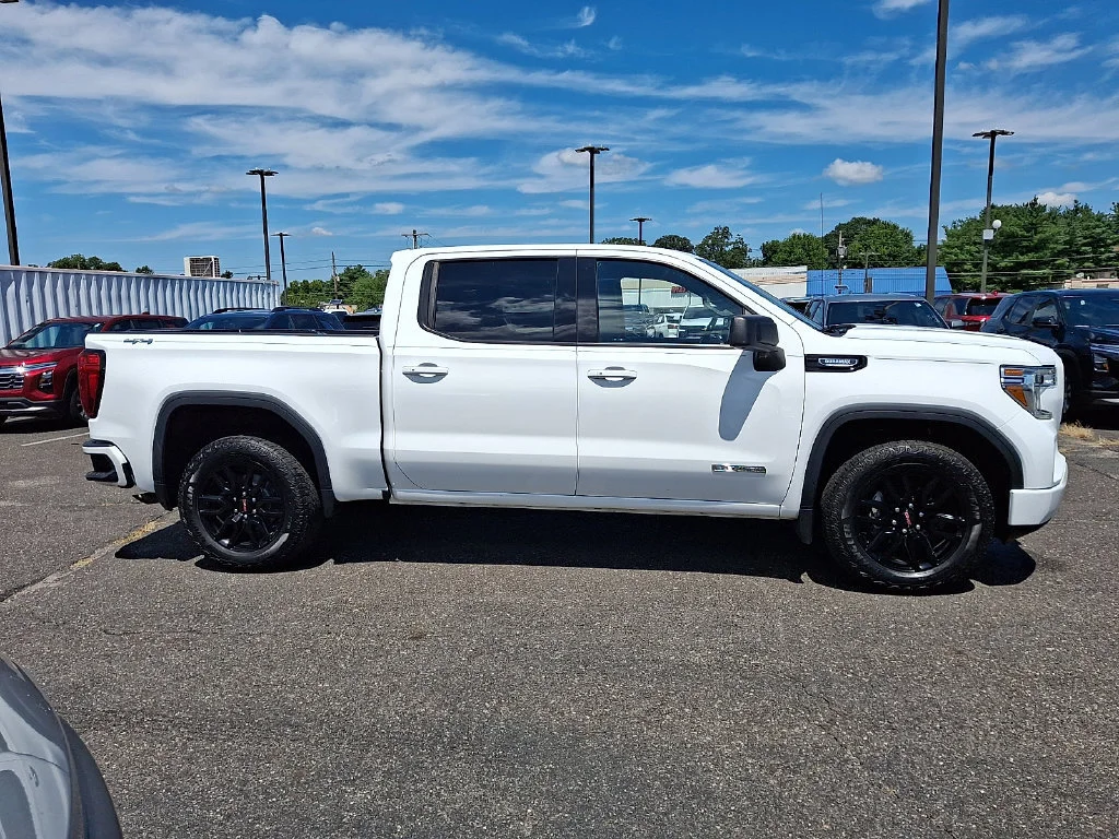 Used 2021 SUMMIT WHITE GMC Elevation image 9