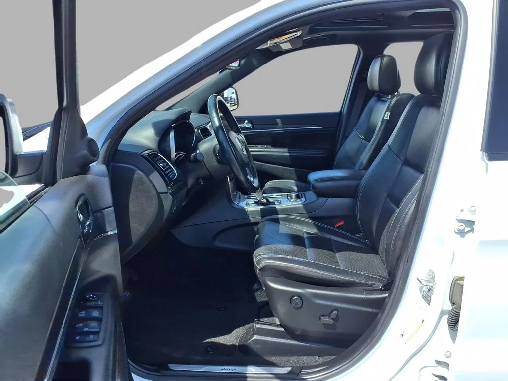 Used 2021 White Jeep Limited image 21