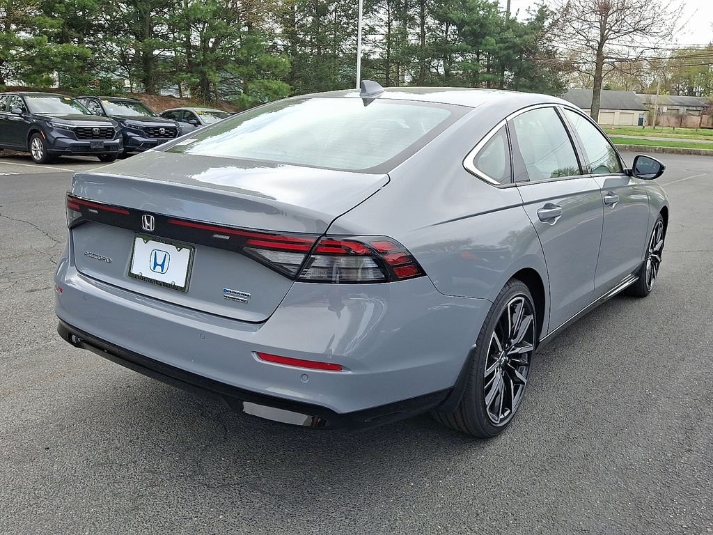 New 2026 Urban Gray Pearl Honda Touring Hybrid image 4