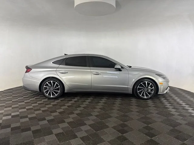 Used 2022 Silver Hyundai Limited image 6