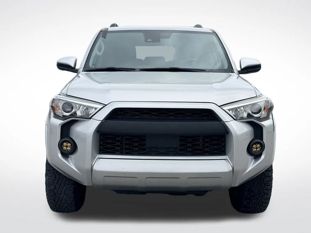 Used 2021 Silver Toyota SR5 image 9
