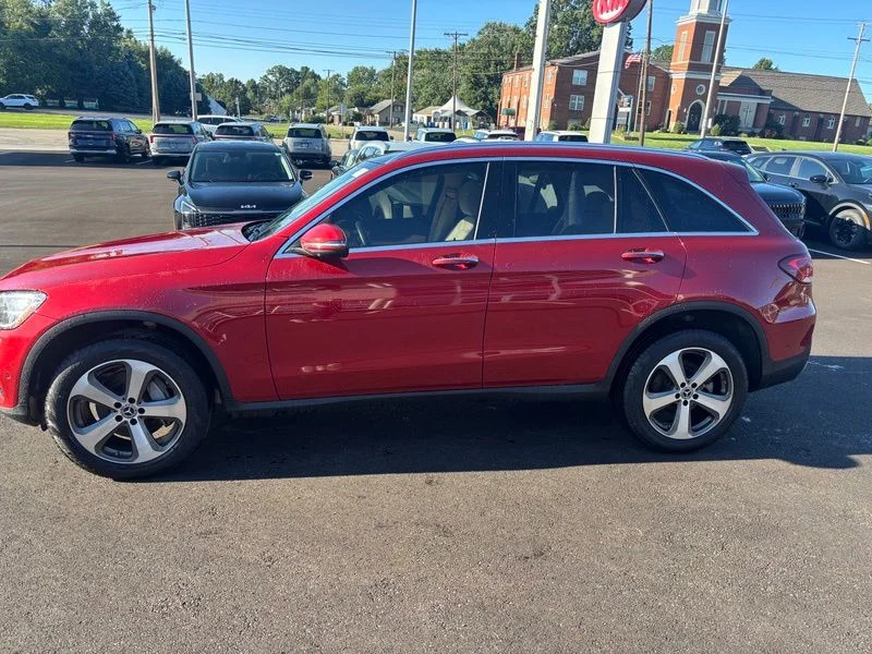 Used 2021 Red Mercedes-Benz GLC 300 image 5