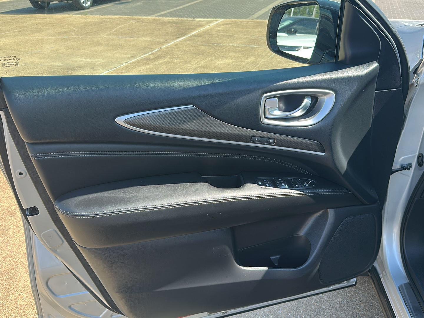 Used 2016 Liquid Platinum INFINITI  image 10