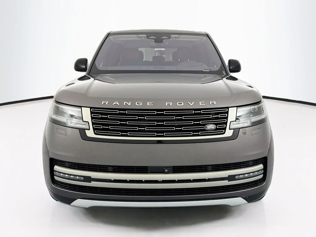 Used 2022 Gray Land Rover SE image 2