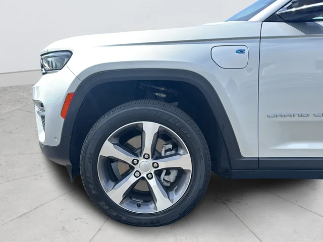 Used 2024 Silver Jeep 4xe image 32