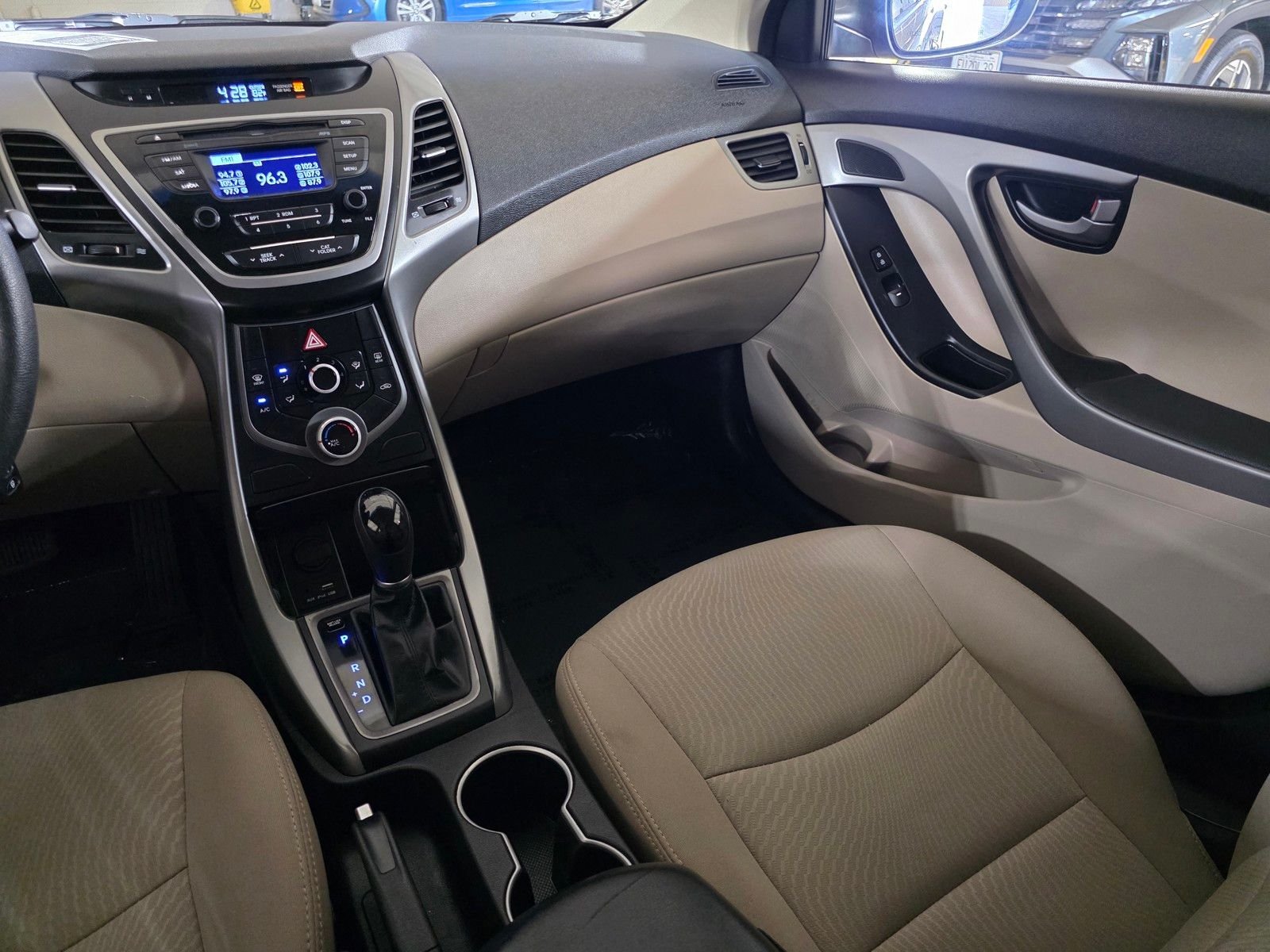 Used 2014 Desert Bronze Hyundai SE image 17