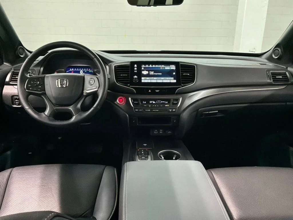 Certified Used 2025 Crystal Black Pearl Honda AWD EX-L image 8