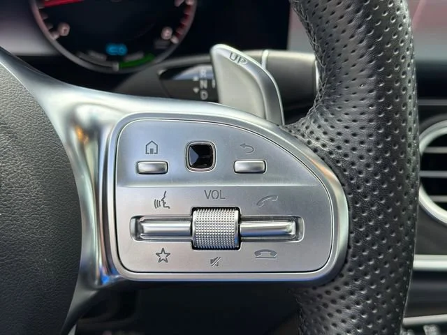 Used 2019 Red Mercedes-Benz 4MATIC® image 26
