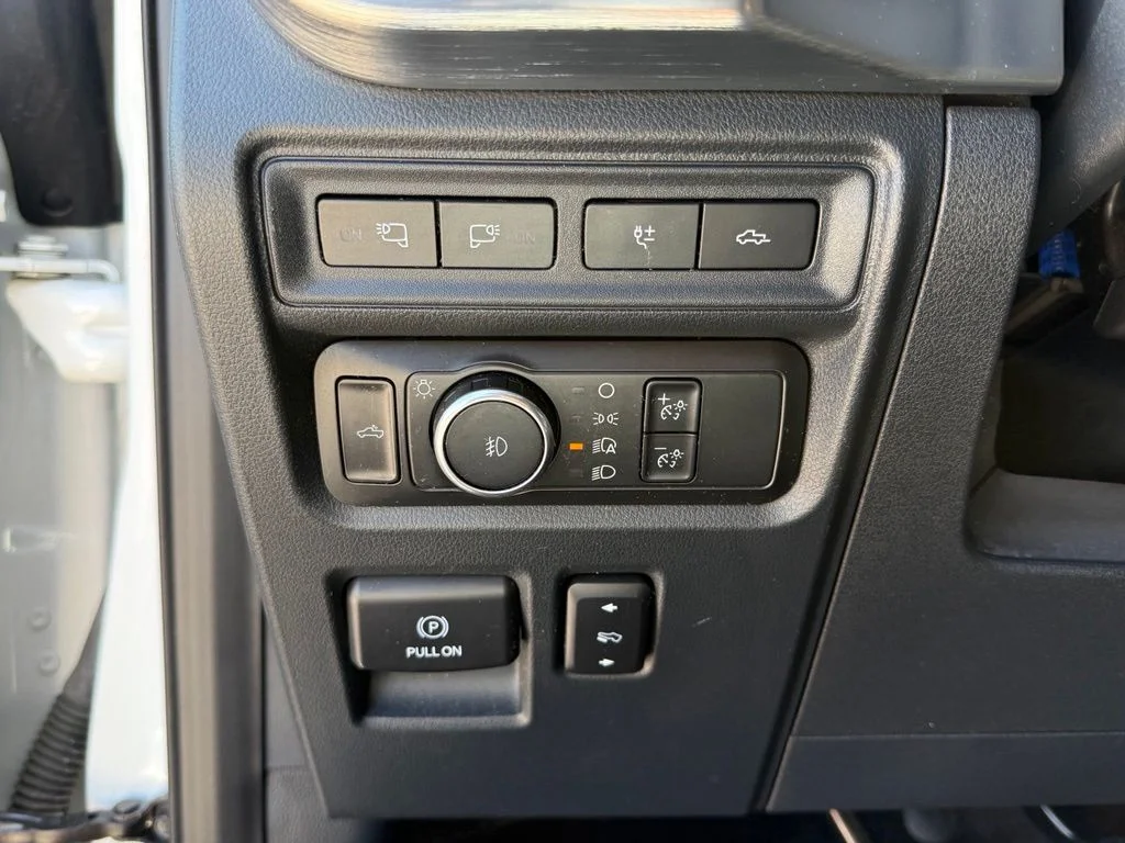 Used 2021 White Ford Lariat image 31