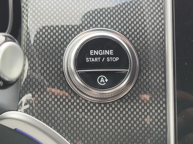 New 2026 MANUFAKTUR Moonlight White Metallic Mercedes-Benz GLC 43 AMG® image 23
