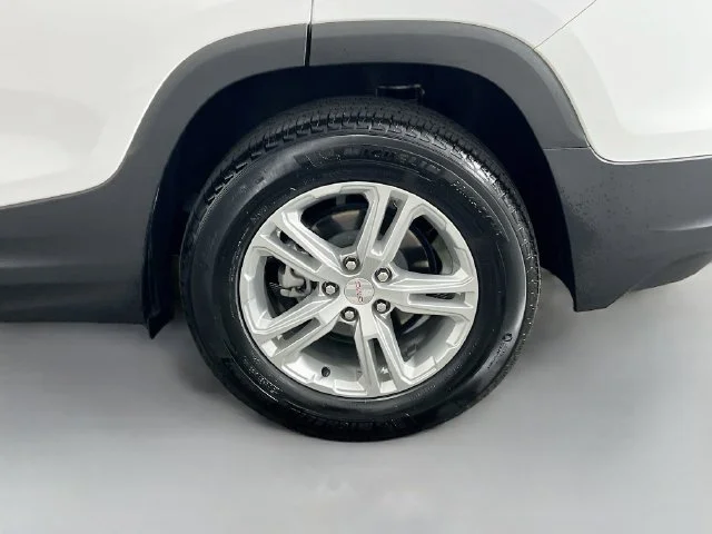 Used 2023 White GMC SLE image 34