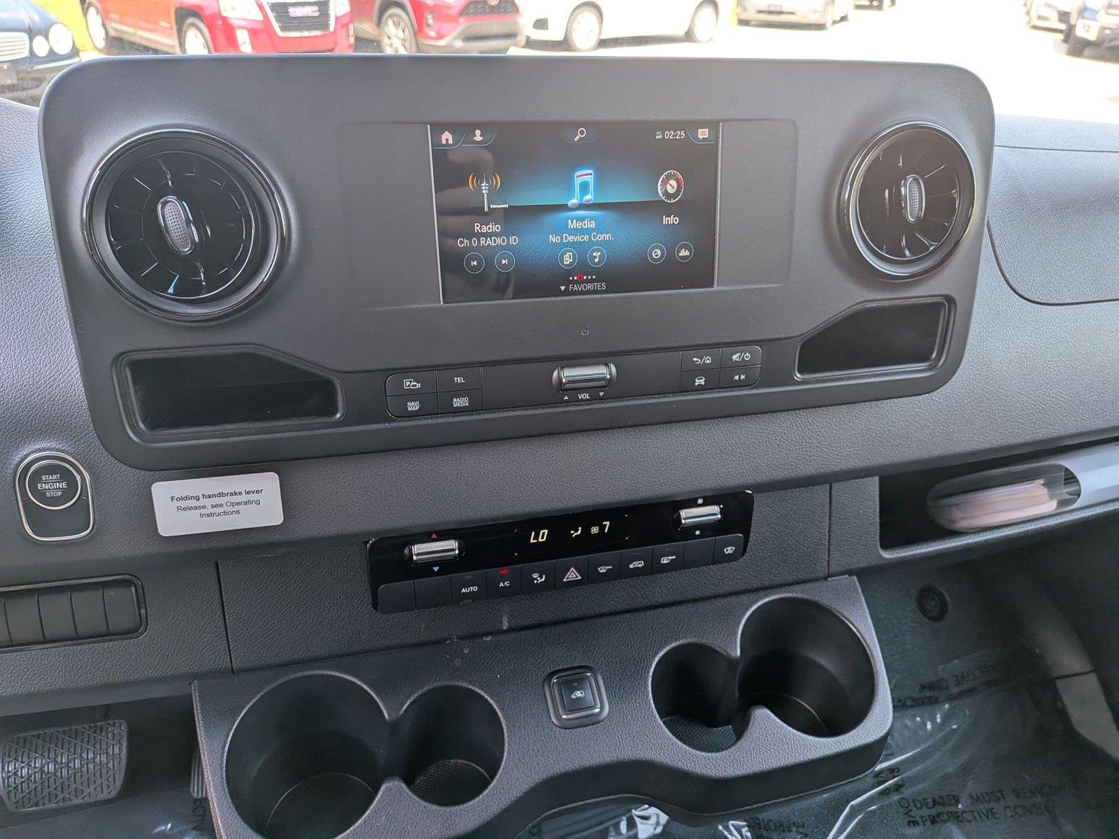 Used 2021  Mercedes-Benz  image 28