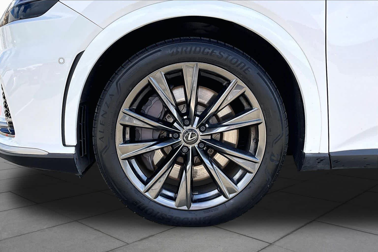 Used 2024 Ultra White Lexus F SPORT Handling image 11