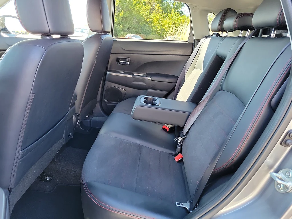 Used 2025 Mercury Gray Metallic Mitsubishi SE image 12