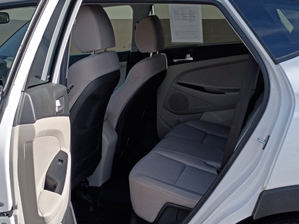 Used 2020 White Hyundai SE image 16