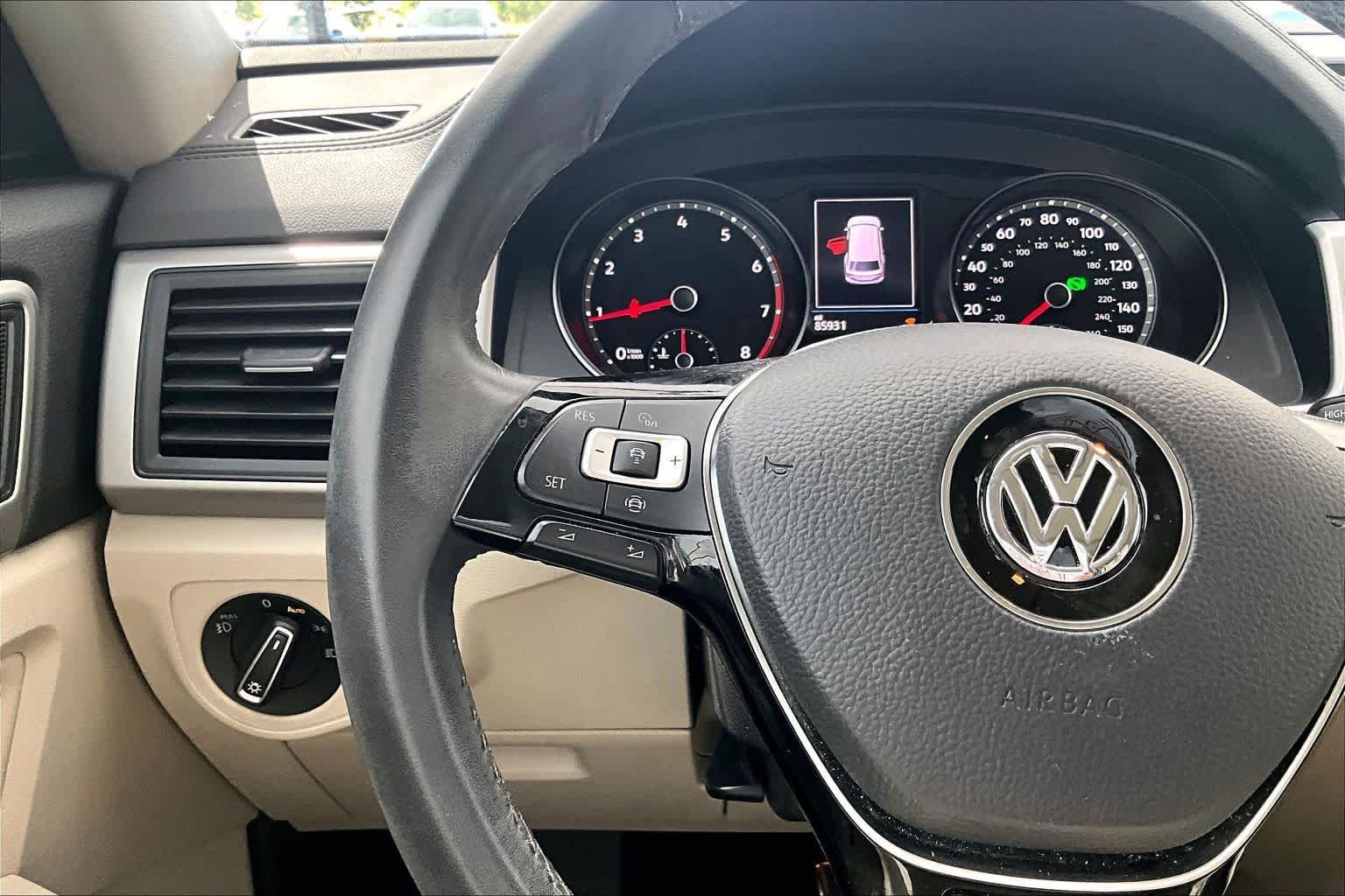 Used 2020 Pure White Volkswagen 3.6L V6 SE w/Technology R-Line image 24