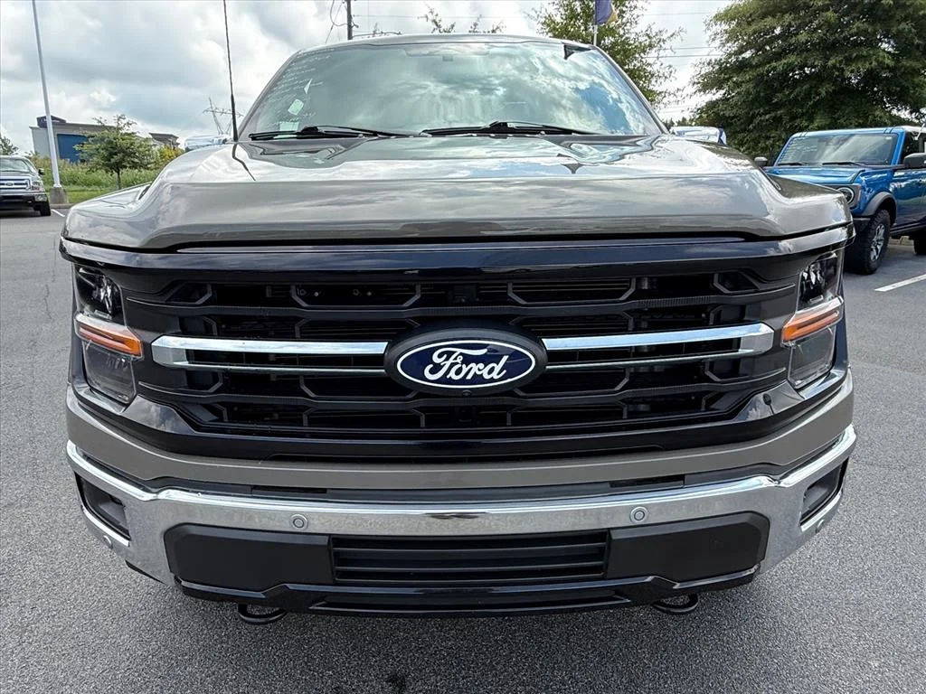 Certified Used 2025 Gray Ford XLT image 3