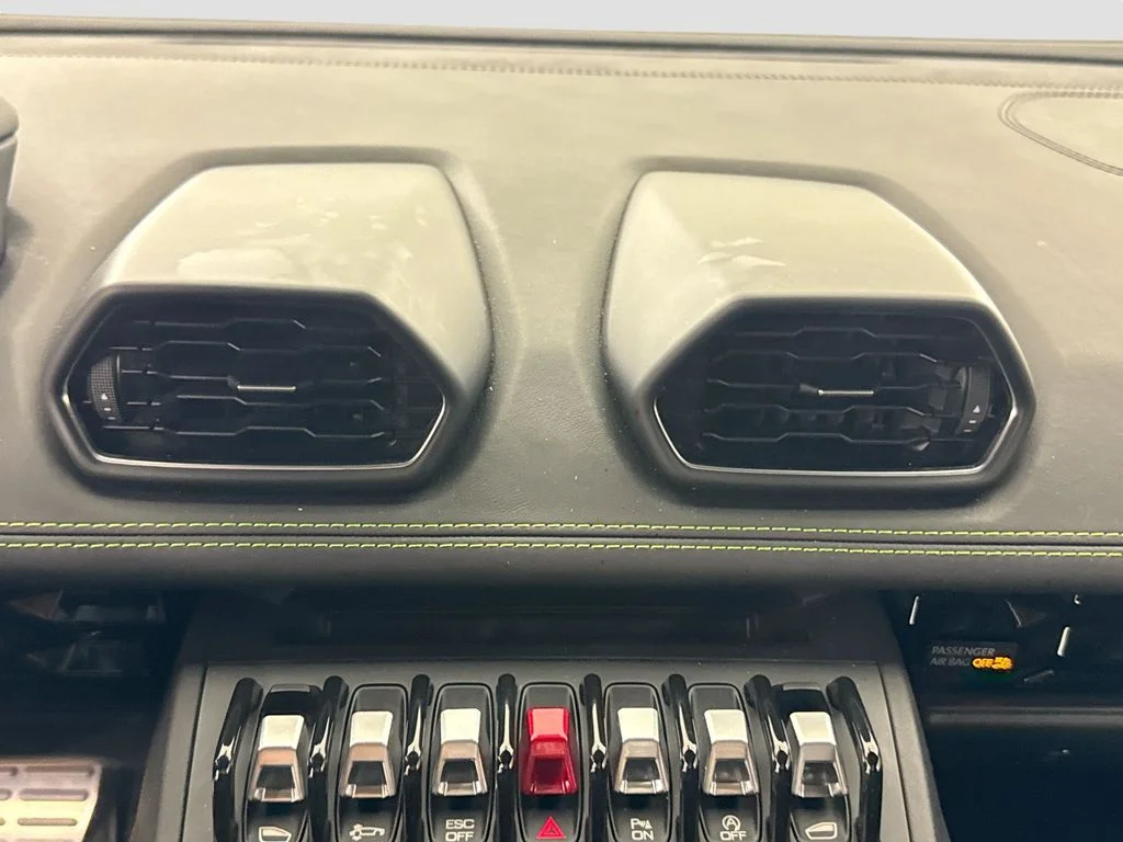 Used 2020  Lamborghini  image 27