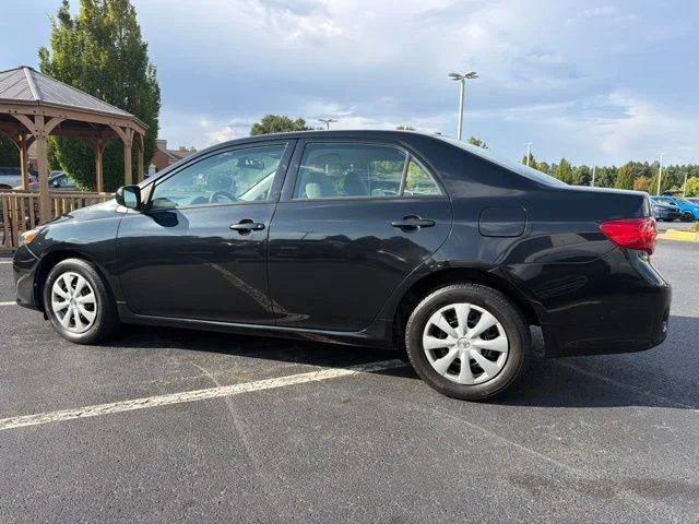 Used 2009 Black Sand Pearl Toyota LE image 9