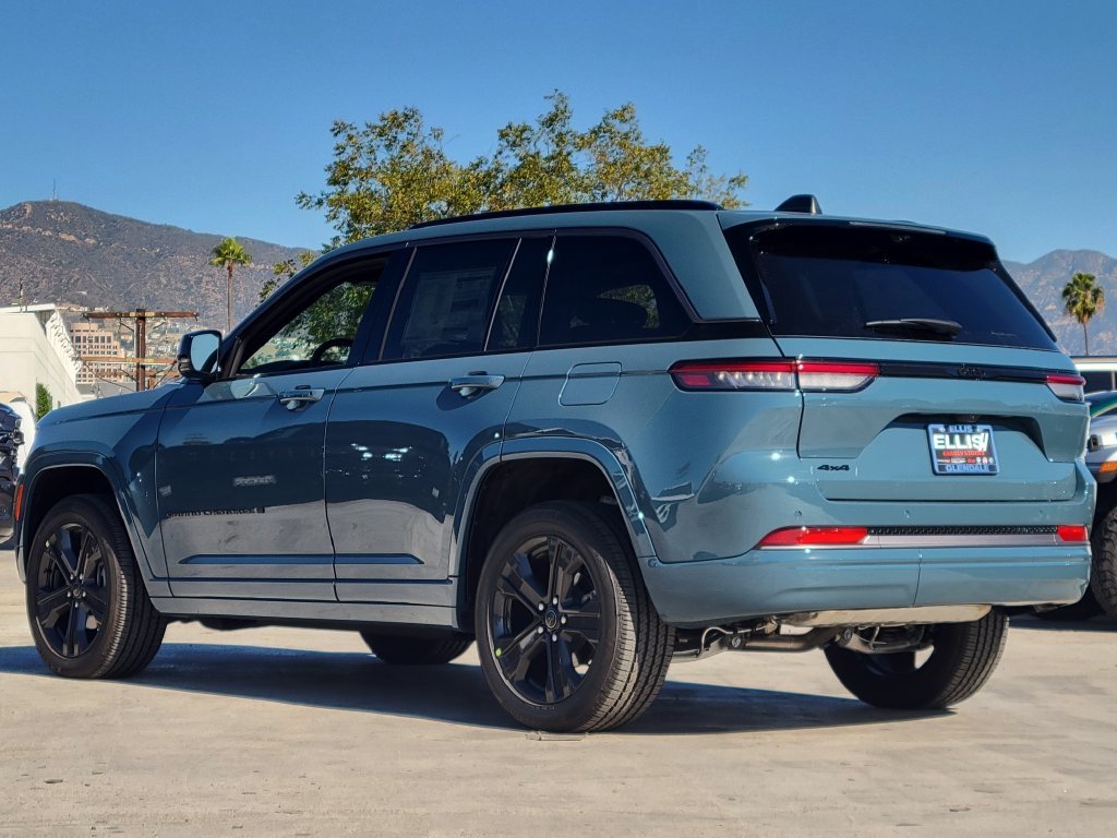 2027 Jeep Grand Cherokee photo 2