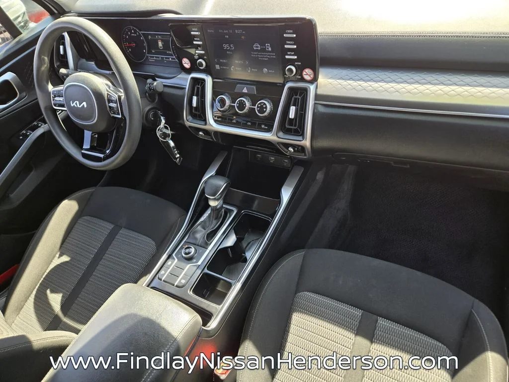 Used 2022 White Kia LX image 18