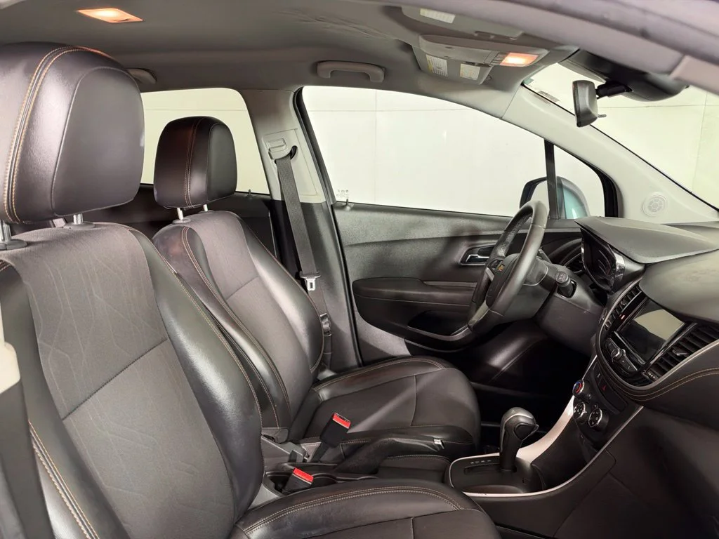 Used 2019 SATIN STEEL METALLIC Chevrolet LT image 18