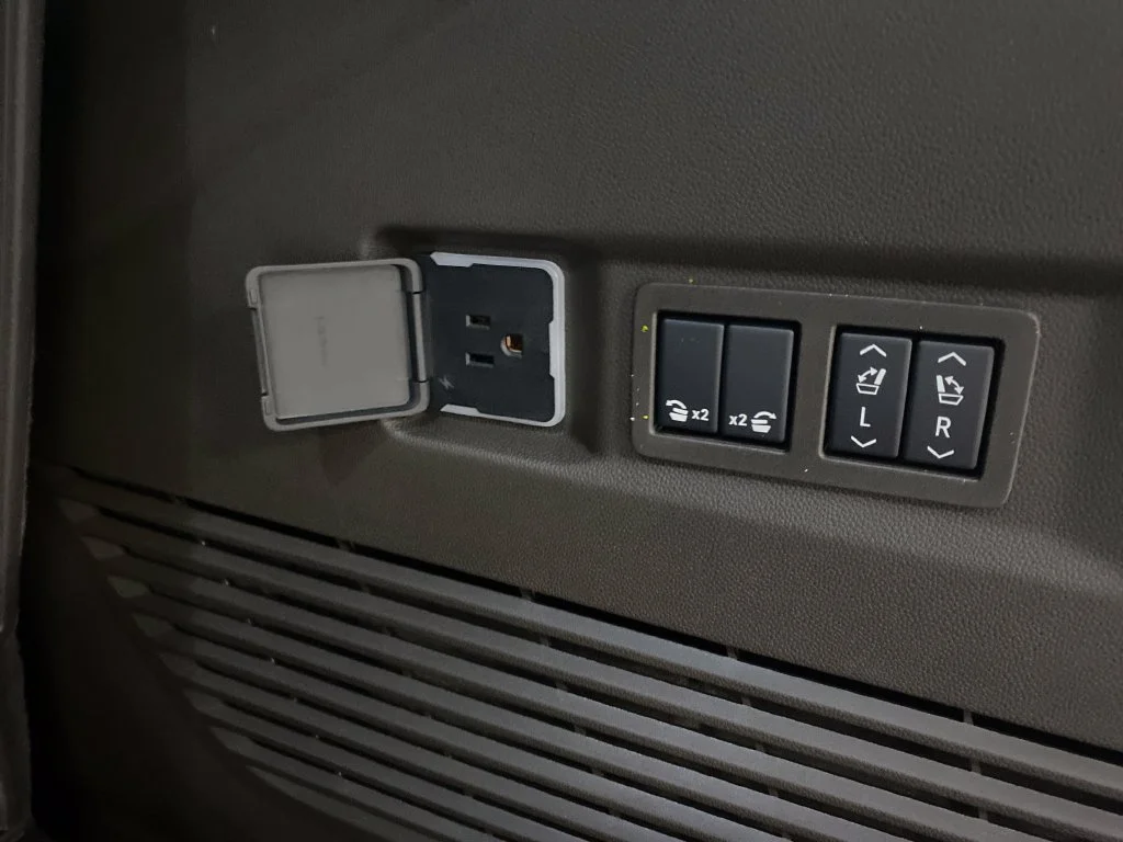 New 2027 Onyx Black GMC Elevation image 11