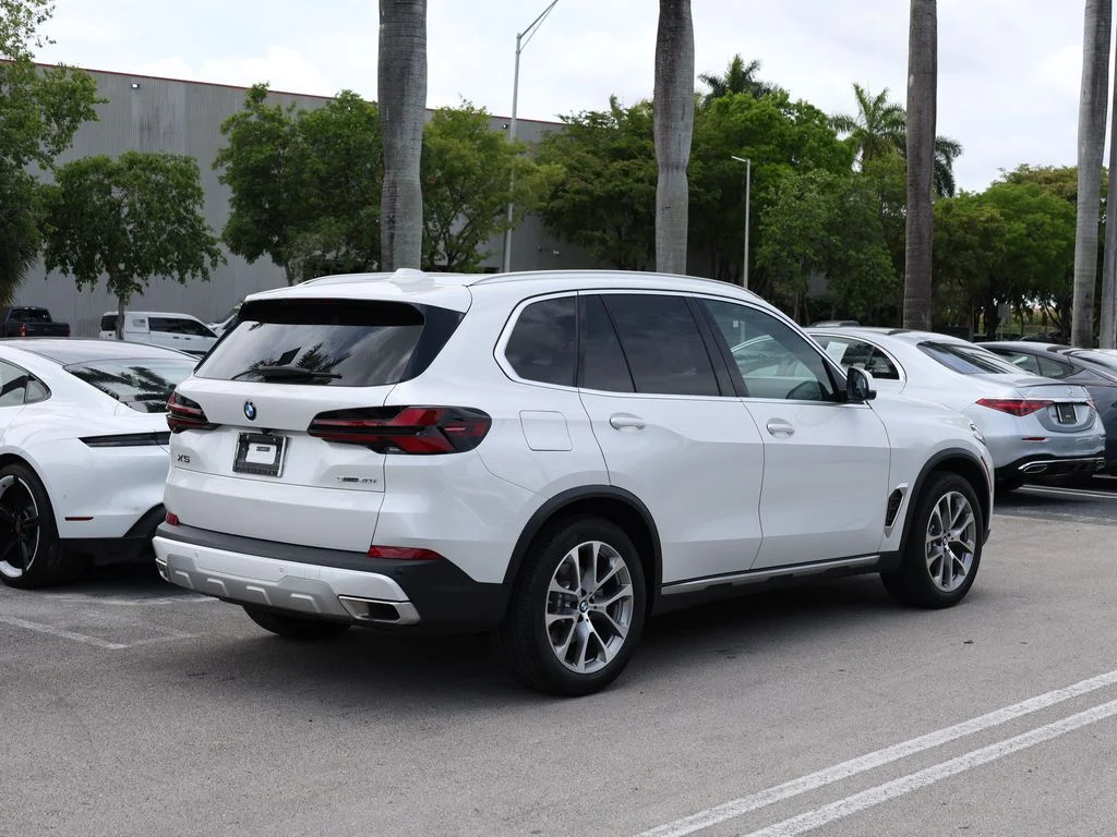 Used 2026 White BMW sDrive40i image 5