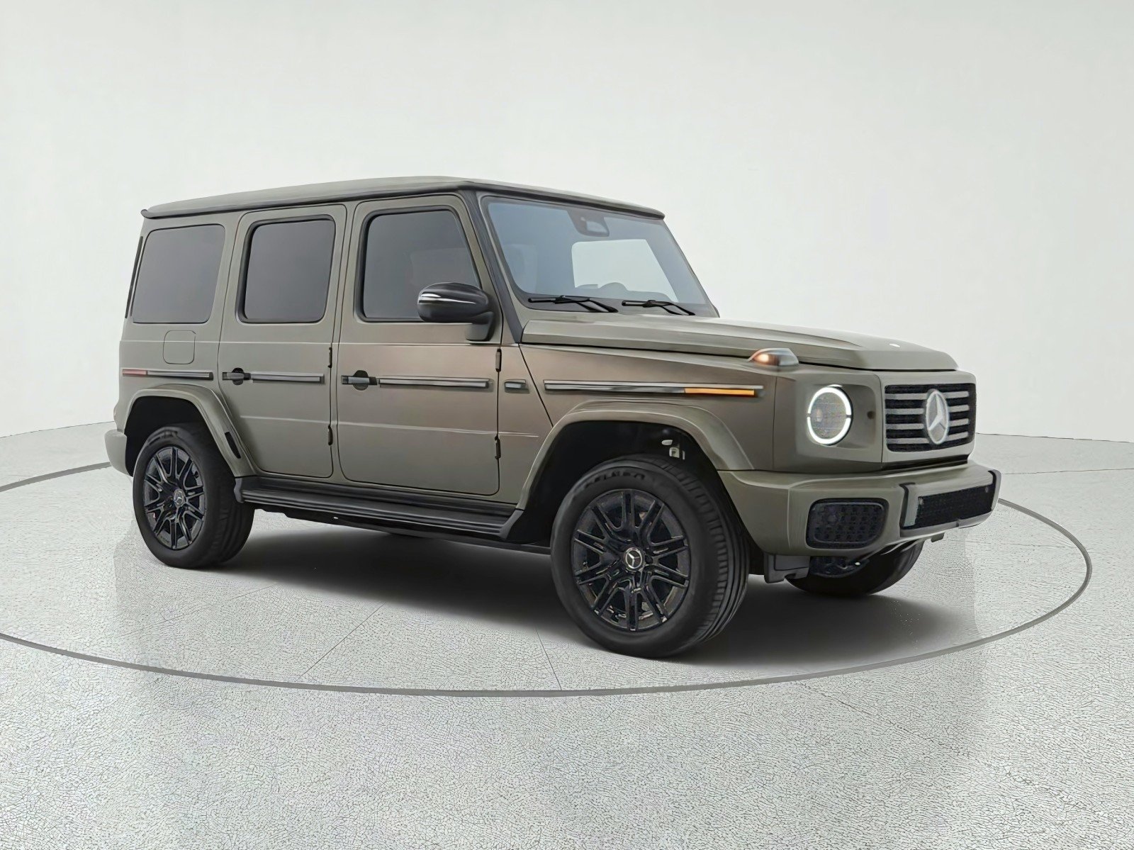 New 2027 MANUFAKTUR Dark Olive Green Magno Mercedes-Benz G 580e SUV image 3