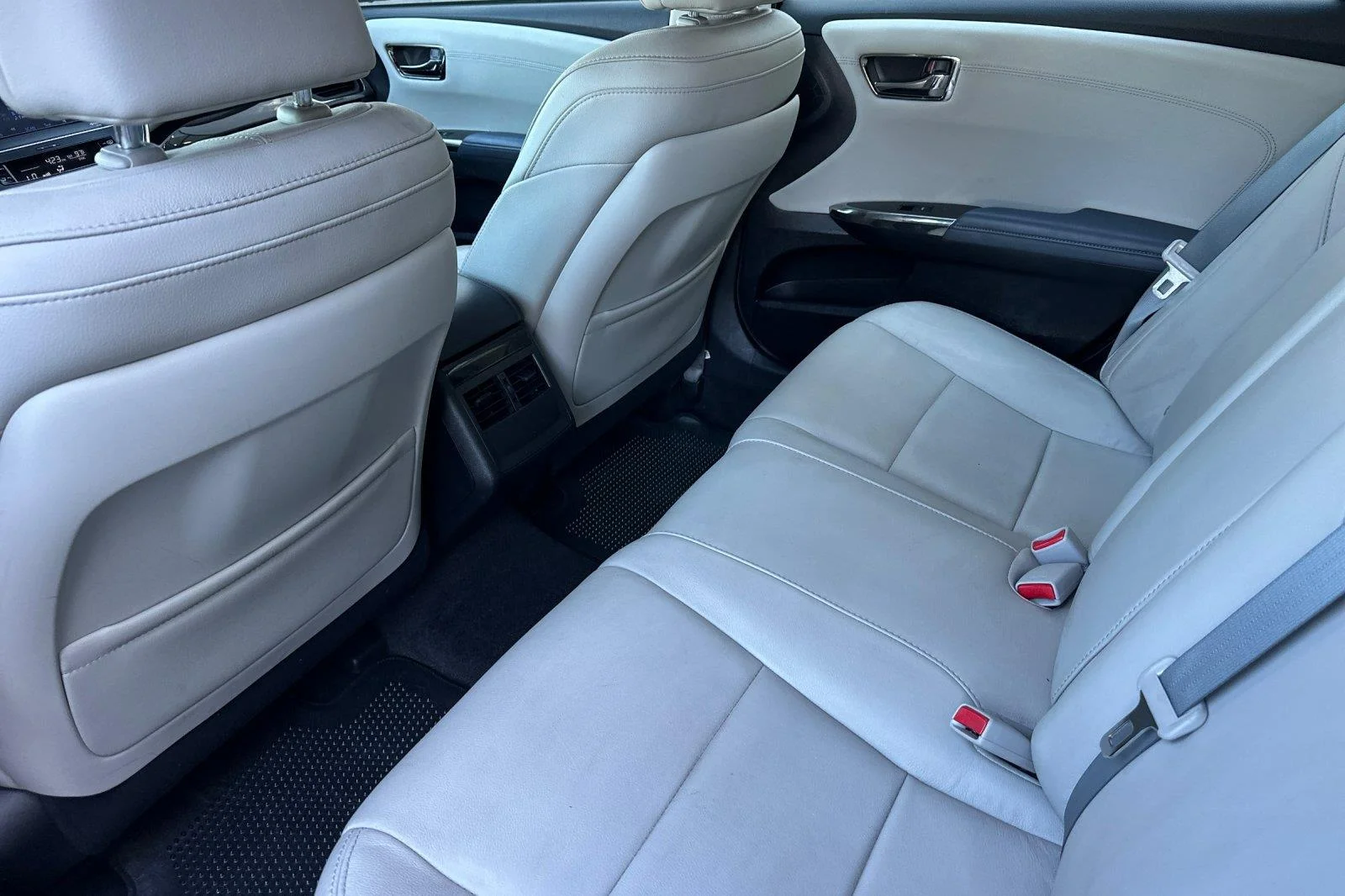 Used 2014 Creme Brulee Mica Toyota XLE Touring image 12