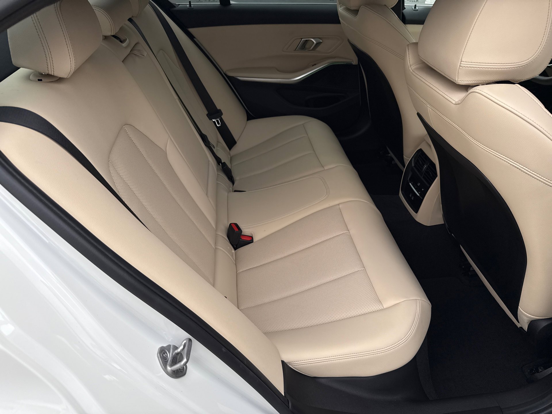Used 2025 Alpine White BMW 330i image 15