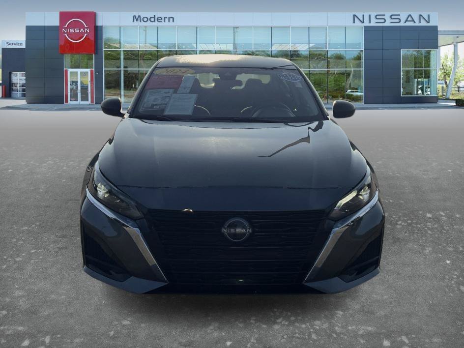 Certified Used 2025 Gun Metallic Nissan SV image 2
