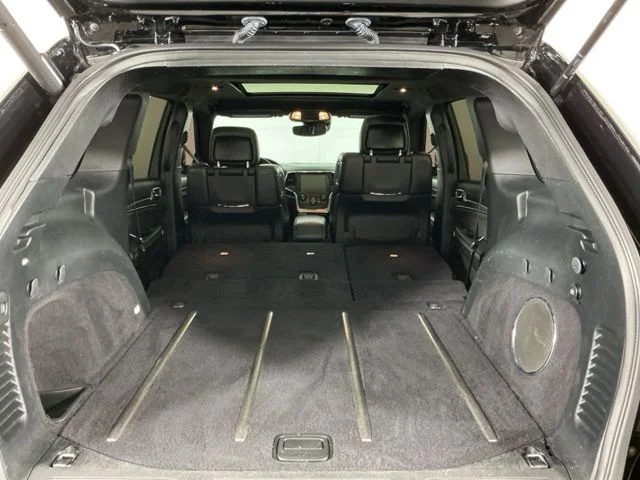 Used 2017 Diamond Black Crystal Pearlcoat Jeep SRT image 30