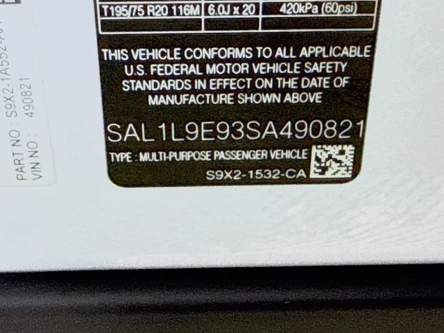 Certified Used 2025 White Land Rover Dynamic SE image 34