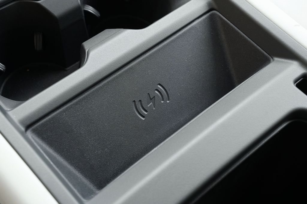 New 2026 Tasman Blue Land Rover X-Dynamic SE image 31