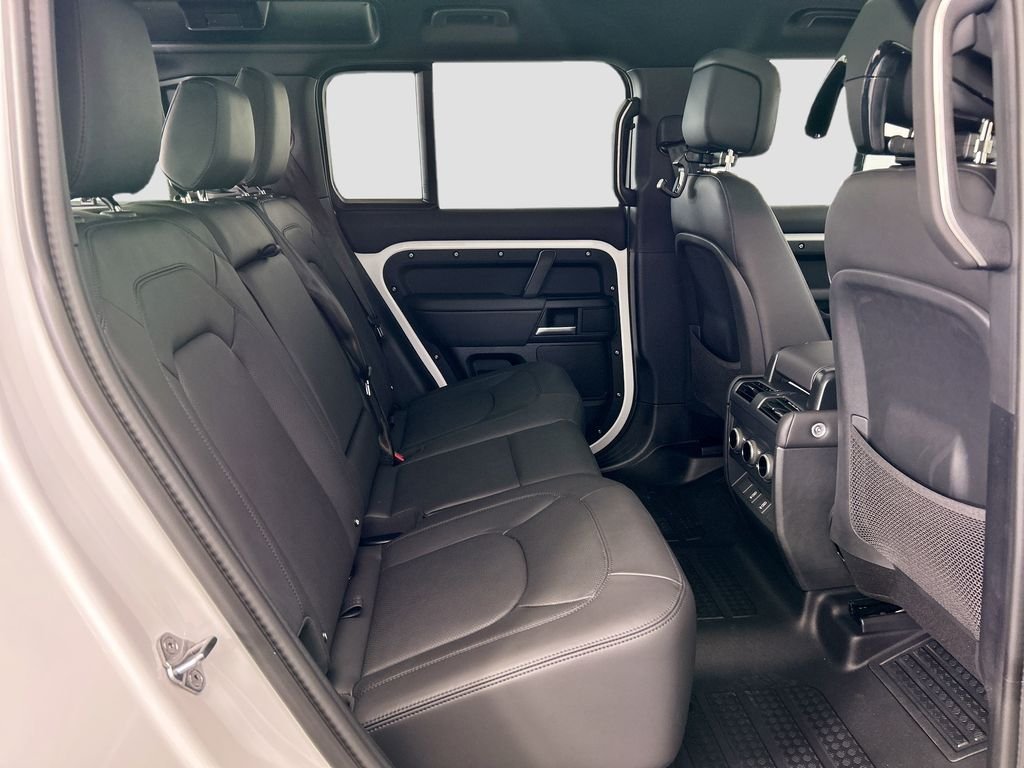 New 2026 Fuji White Land Rover X-Dynamic SE image 21