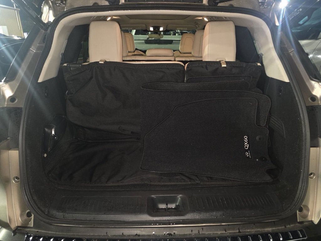 Used 2024 Silver INFINITI LUXE image 21