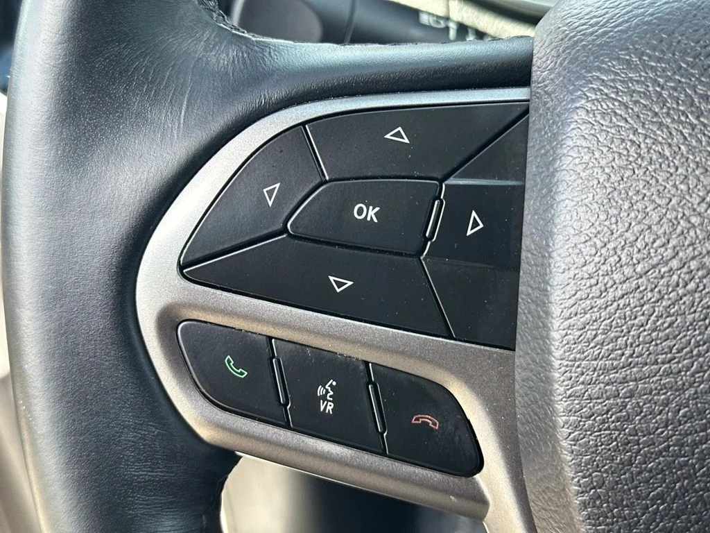 Used 2019 White Jeep Limited image 27