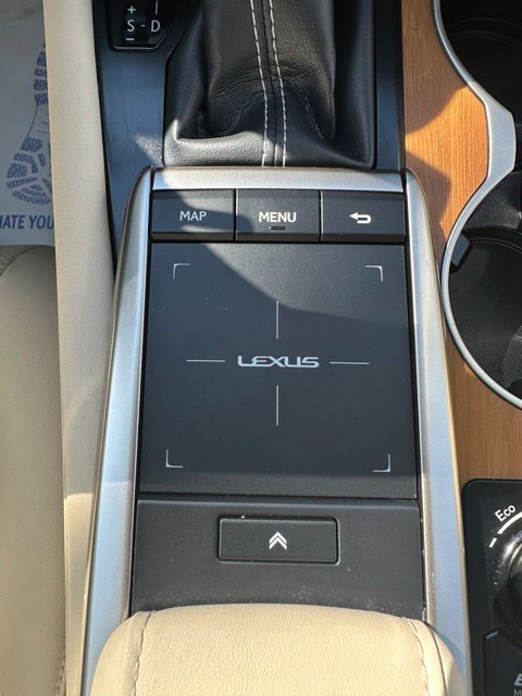 Used 2022 White Lexus 450h image 36