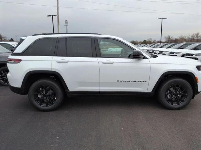 New 2026 Bright White Clear-Coat Exterior Paint Jeep Altitude image 2