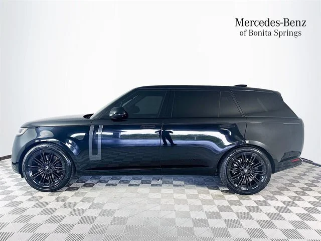 Used 2024  Land Rover Autobiography image 4