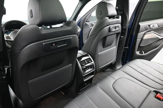 Used 2021 Blue BMW xDrive40i image 21